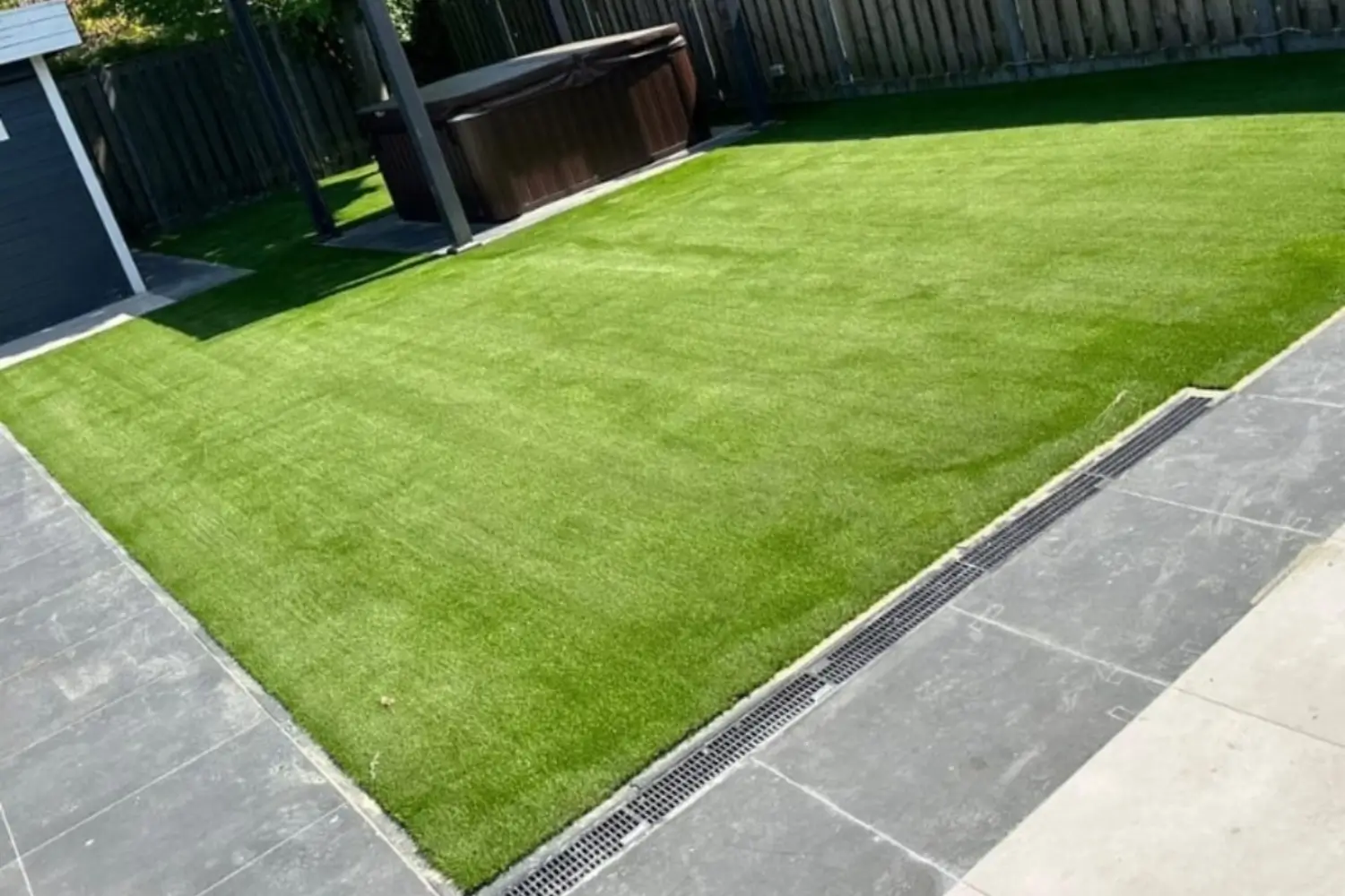 Kunstgras Ziyech in een tuin