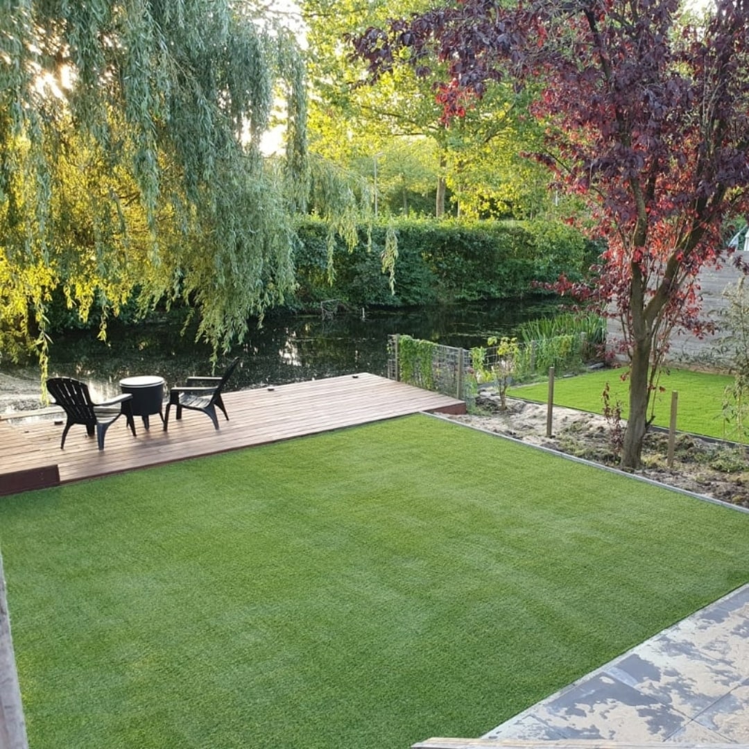 Kunstgras Gakpo in een tuin