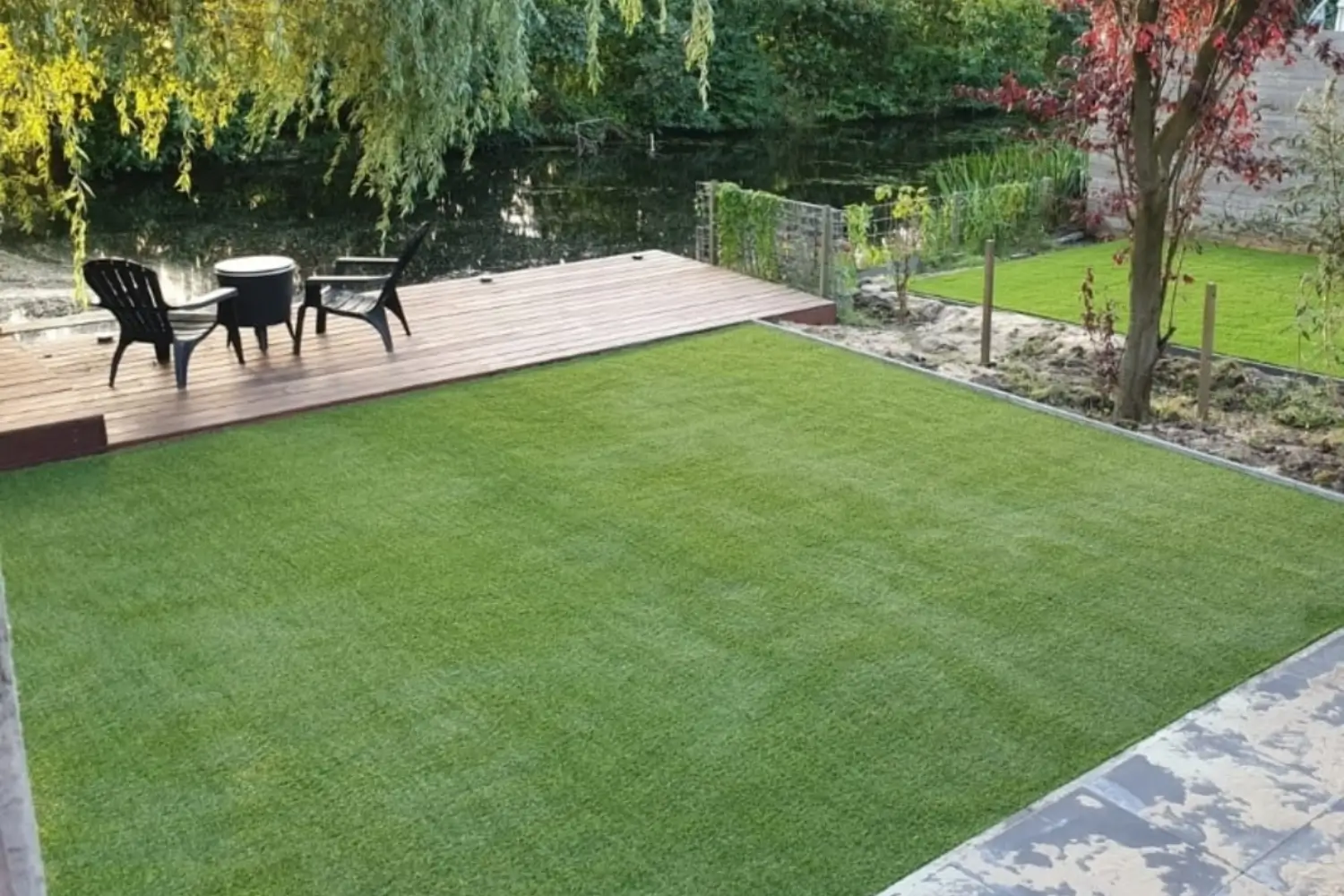 Kunstgras Gakpo in een tuin