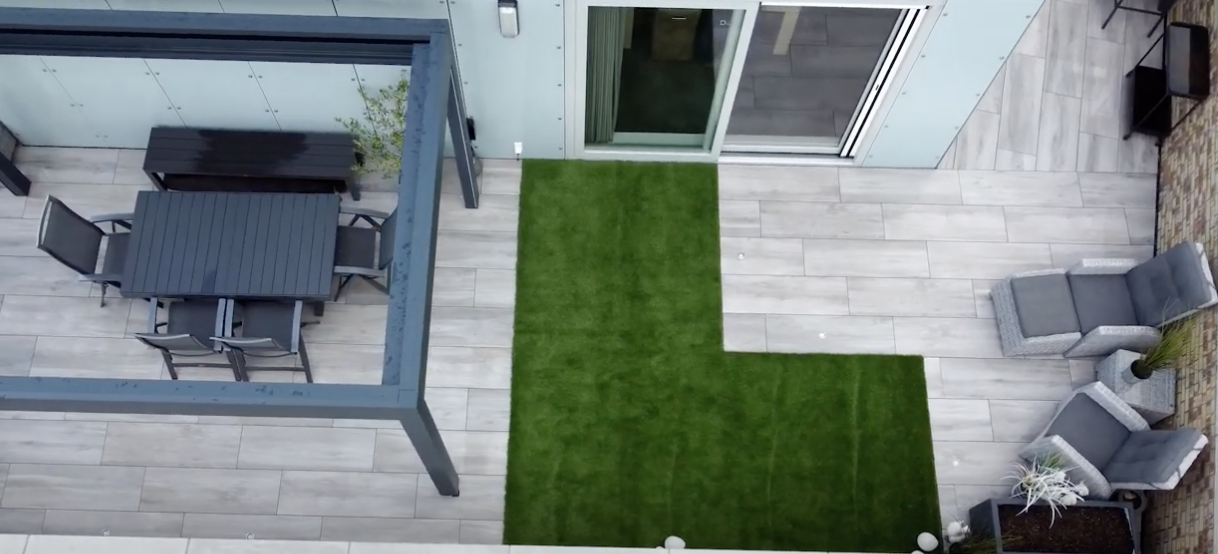 Hoe leg je kunstgras op een dakterras?