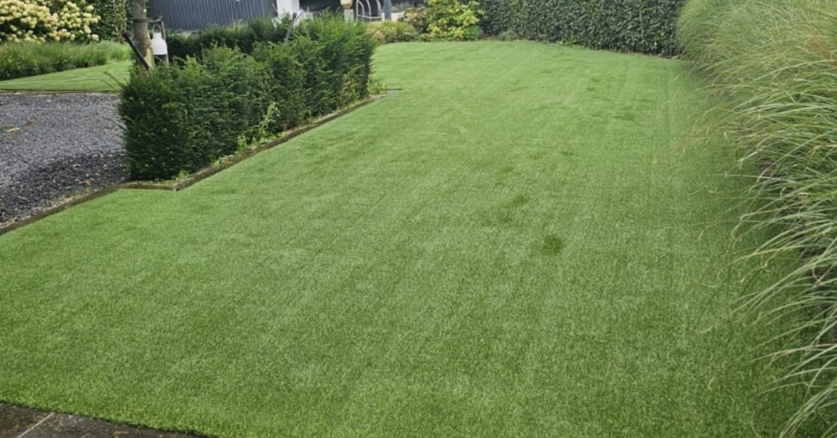 Kunstgras op gras leggen