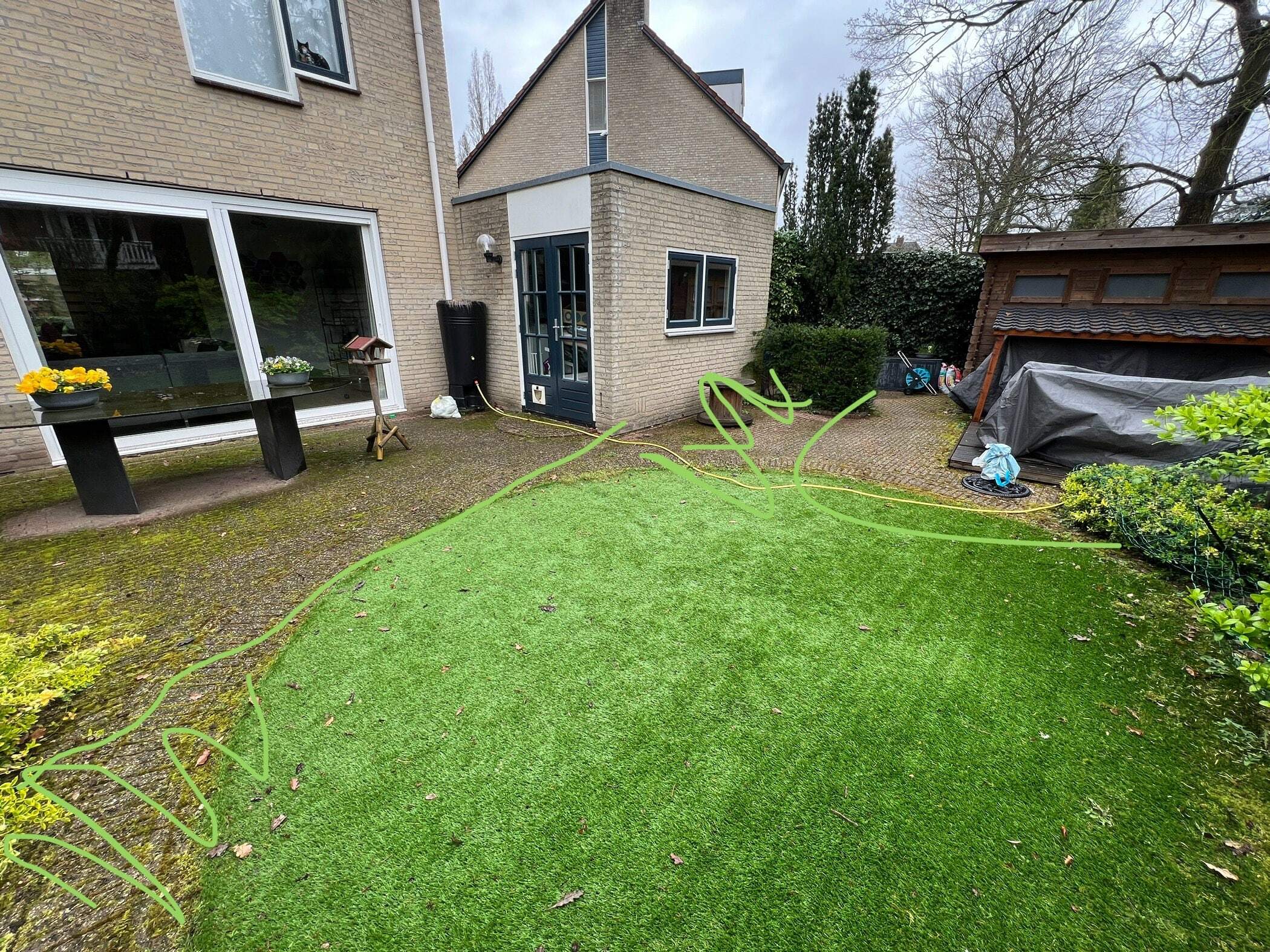 kunstgras in de achtertuin bij een woning in Zeist