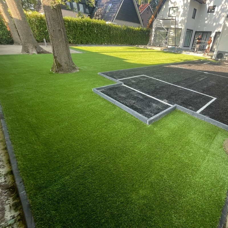 Kunstgras Figo in een tuin